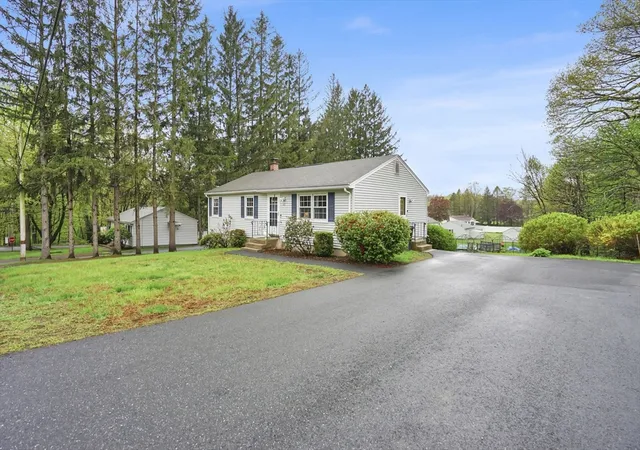 Homes for sale in Westfield, MA | 41 Pinewood Ln, Westfield, MA 01085 | MLS# 73546465