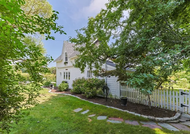 41st image of 141 Bank St, Harwich Port, MA 02646 | MLS# 73565639