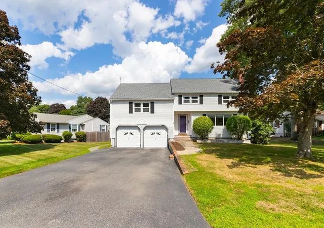 Photo 2 of Single family home for sale at 4 Mayflower, Stoneham, MA 02180 | MLS# 73569491 | Listing updated on 2026-09-11