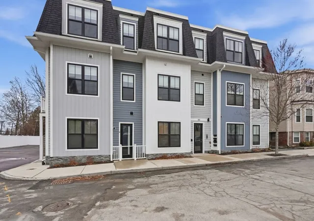 Listing Photo 2 - Condo for sale in building located at 181 Cowper St, Boston, MA 02128 - Unit #302