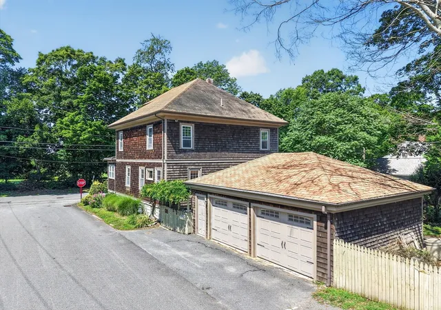 Homes for sale in North Dartmouth, MA | 594 Slocum Rd, North Dartmouth, MA 02747 | MLS# 73548562