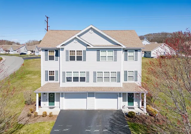 Homes for sale in Cumberland, RI | 27 Streamview Dr #27, Cumberland, RI 02864 | MLS# 73544308