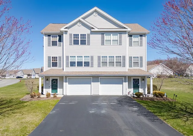 Homes for sale in Cumberland, RI | 27 Streamview Dr #27, Cumberland, RI 02864 | MLS# 73544308