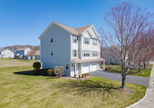 Homes for sale in Cumberland, RI | 27 Streamview Dr #27, Cumberland, RI 02864 | MLS# 73544308