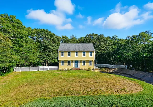 4th image of 3 Hiawatha, Plymouth, MA 02360 | MLS# 73434095