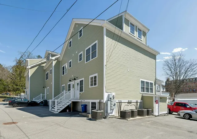 Homes for sale in Upton, MA | 140 Main St, Upton, MA 01568 | Houzeo