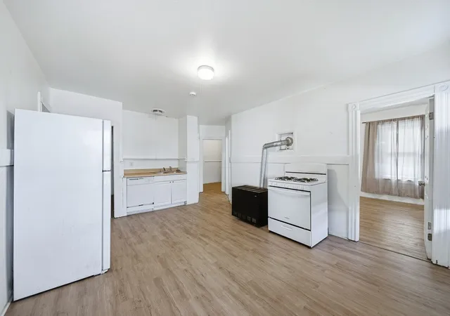 Listing Photo 5 - Condo for sale in building located at 119 Woodland St, Fitchburg, MA 01420