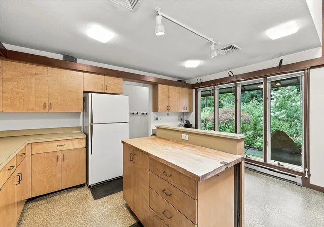 Photo 4 of Sale Pending at 8 Morgan Cir, Amherst, MA 01002 | MLS# 73565235 | Listing updated on 2026-09-06