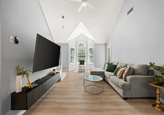 2nd image of 111 Carriage Ln #111, Taunton, MA 02780 | MLS# 73552062