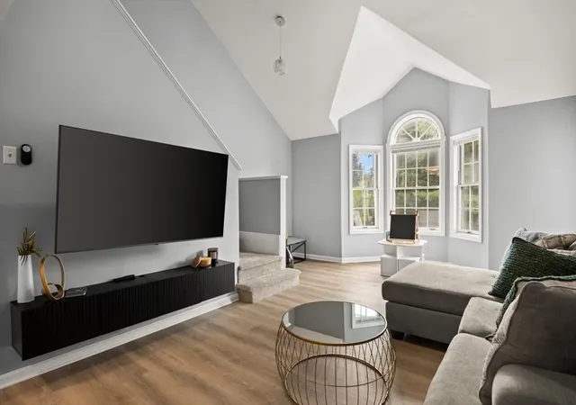 3rd image of 111 Carriage Ln, Taunton, MA 02780