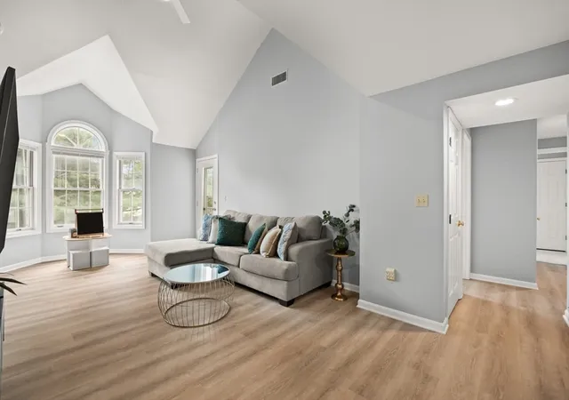 4th image of 111 Carriage Ln, Taunton, MA 02780