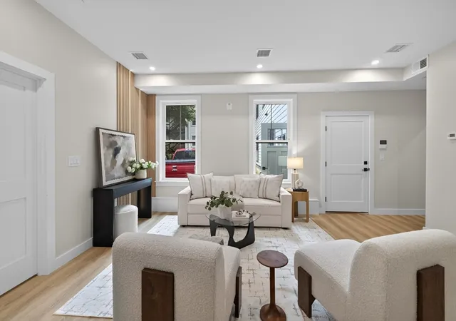3rd image of 2 Readfield Pl #4, Boston, MA 02119 | MLS# 73558371