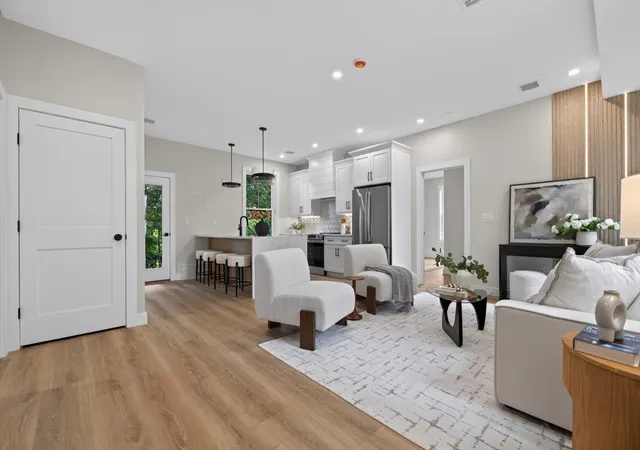 4th image of 2 Readfield Pl #4, Boston, MA 02119 | MLS# 73558371