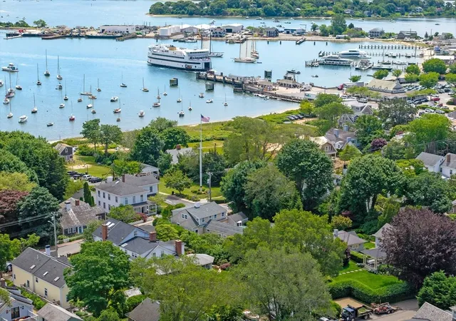 2nd image of 124 Main St, Vineyard Haven, MA 02568 | MLS# 73560291
