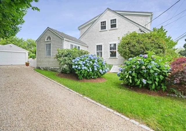 Photo 4 of Single family home for sale at 124 Main St, Vineyard Haven, MA 02568 | MLS# 73560291 | Listing updated on 2026-08-18