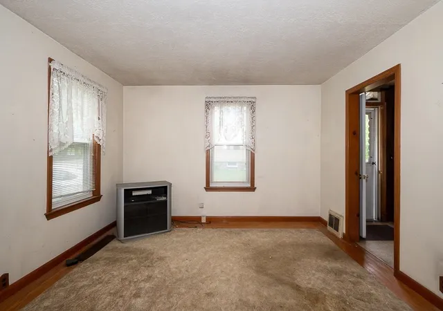 Homes for sale in North Oxford, MA | 22 Comins Rd, North Oxford, MA 01537 | MLS# 73547388