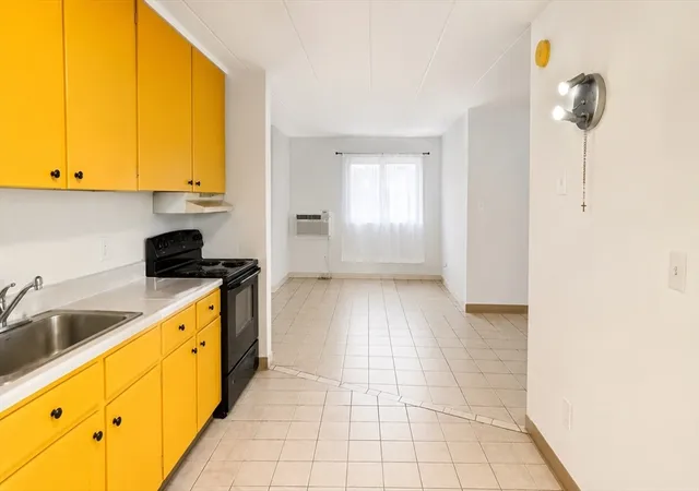 1st image of 126 Beaver St #4, Framingham, MA 01702 | MLS# 73551621