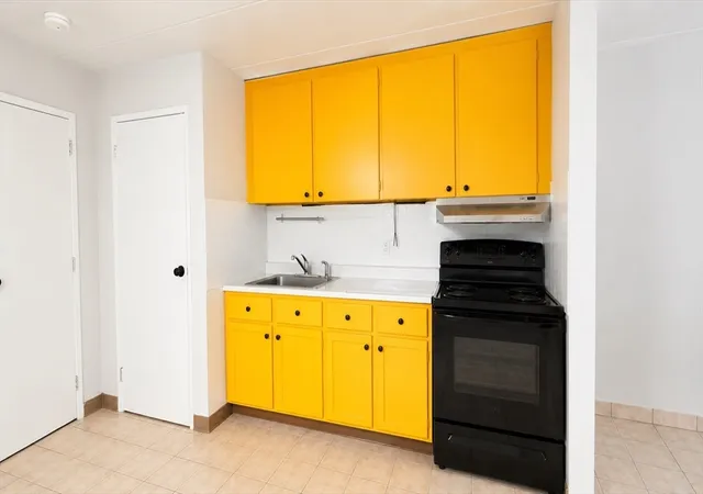 2nd image of 126 Beaver St #4, Framingham, MA 01702 | MLS# 73551621