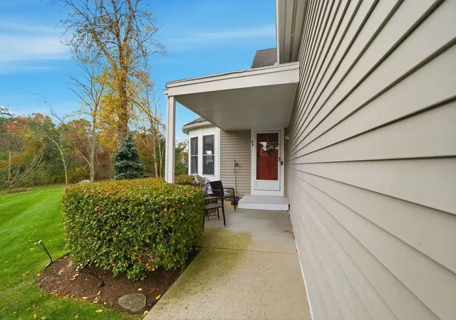 3rd image of 69 Bay Pointe Dr Ext #69, Buzzards Bay, MA 02532 | MLS# 73453816
