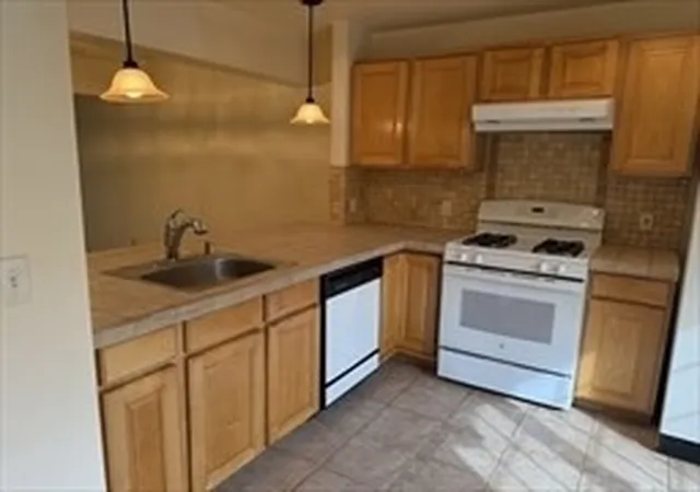 Homes for sale in Hopkinton, MA | 6 Lilac Ct, Hopkinton, MA 01748