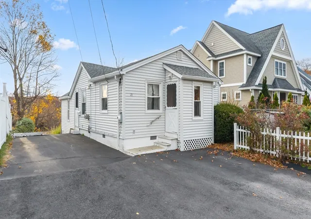 2nd image of 21 Edgemere Blvd, Shrewsbury, MA 01545 | MLS# 73547698