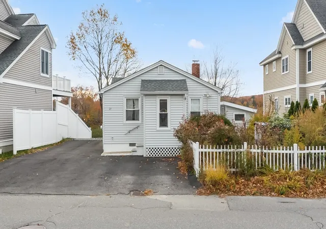 3rd image of 21 Edgemere Blvd, Shrewsbury, MA 01545 | MLS# 73547698