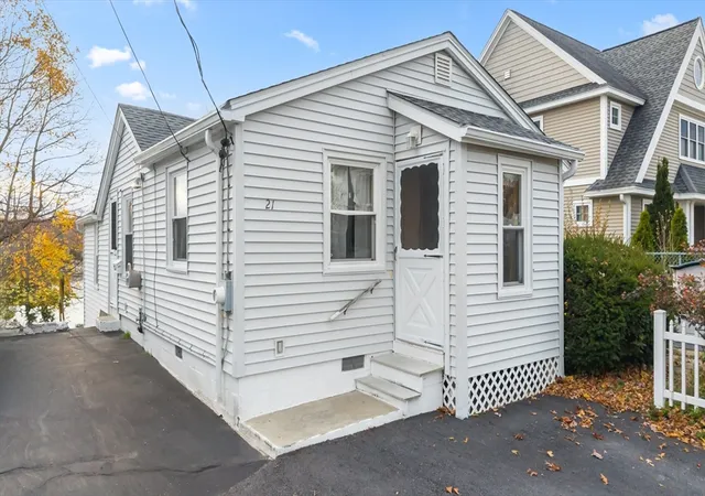 4th image of 21 Edgemere Blvd, Shrewsbury, MA 01545 | MLS# 73547698