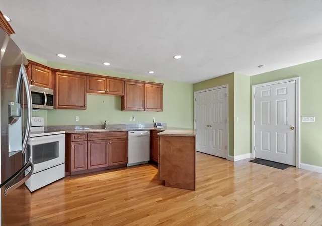 Homes for sale in Leicester, MA | 20 Victoria Dr #20, Leicester, MA 01542 | MLS# 73528888