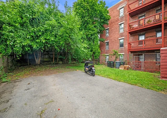 Listing Photo 4 - Condo for sale in building located at 15 1/2 Palmer, Salem, MA 01970