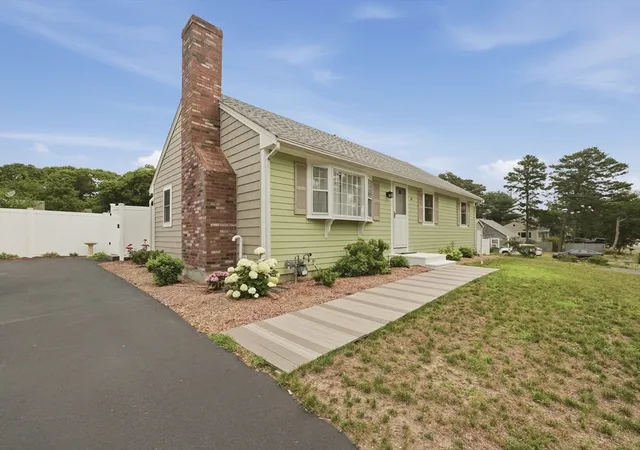 2nd image of 40 North Street, East Dennis, MA 02641 | MLS# 73550733