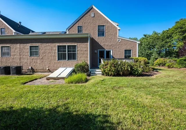 Photo 3 of Condo for sale at 20 Hathaway Pond Circle #20, Rochester, MA 02770 | MLS# 73569509 | Listing updated on 2026-10-01