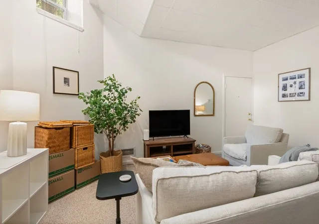 4th image of 60 Marshal St #4, Brookline, MA 02446 | MLS# 73564879