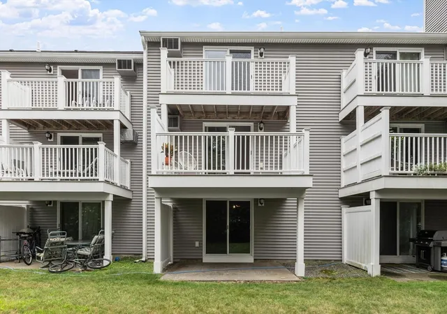 2nd image of 4 Sycamore Dr, Leominster, MA 01453