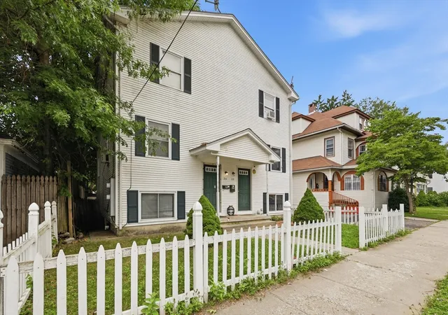 Listing Photo 4 - Condo for sale in building located at 22-24 Sorrento St, Springfield, MA 01108