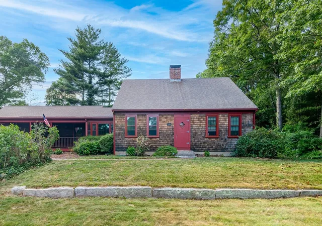 1st image of 221 Circuit Street, Hanover, MA 02339 | MLS# 73537482