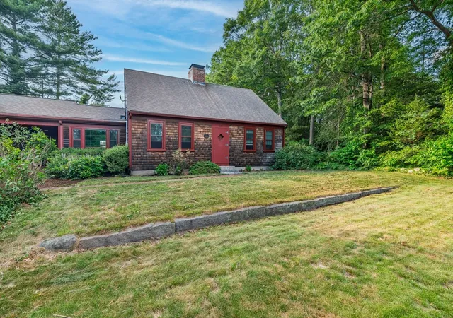 2nd image of 221 Circuit Street, Hanover, MA 02339 | MLS# 73537482
