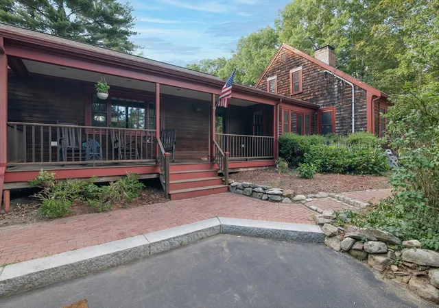 3rd image of 221 Circuit Street, Hanover, MA 02339 | MLS# 73537482