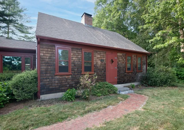 4th image of 221 Circuit Street, Hanover, MA 02339 | MLS# 73537482