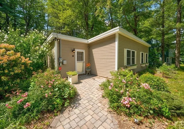 1st image of 18 Woodland Dr, Lunenburg, MA 01462 | MLS# 73565504
