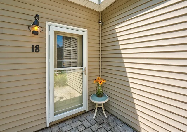 2nd image of 18 Woodland Dr, Lunenburg, MA 01462 | MLS# 73565504