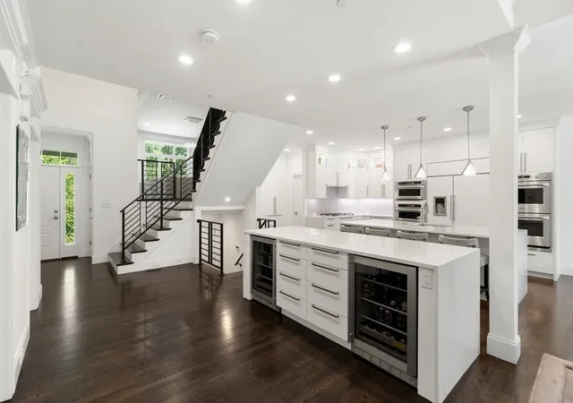 1st image of 11 Crenshaw Ln #11, Andover, MA 01810 | MLS# 73553325