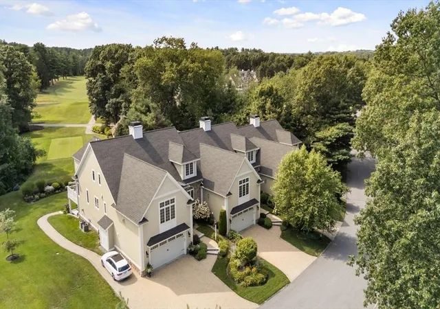 2nd image of 11 Crenshaw Ln, Andover, MA 01810
