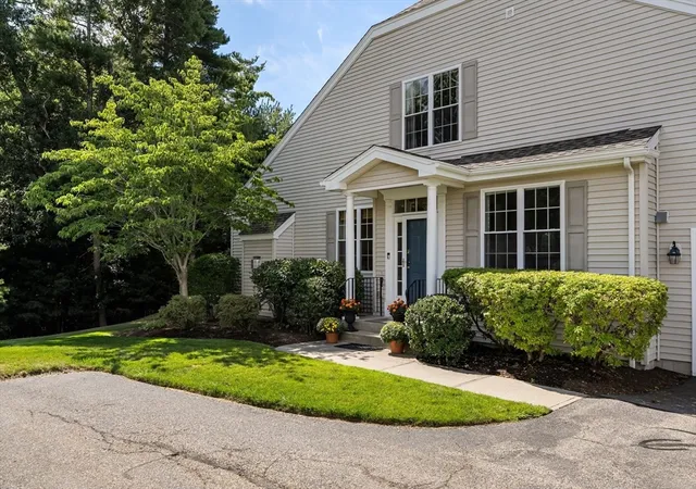 Photo 3 of Sale Pending at 6 Schooner Way #6, Marshfield, MA 02050 | MLS# 73565339 | Listing updated on 2026-09-17