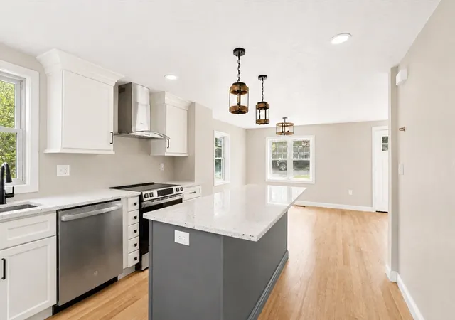 5th image of 40 Nonquit St, Worcester, MA 01604 | MLS# 73566882