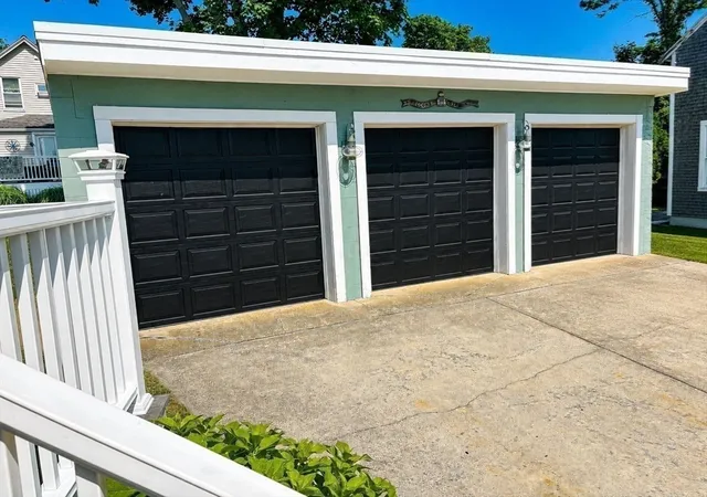 Photo 3 of Sale Pending at 36 Hampton Cir, Hull, MA 02045 | MLS# 73557652 | Listing updated on 2026-10-02