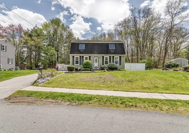 Homes for sale in Amesbury, MA | 8 Portsmouth Rd, Amesbury, MA 01913 | MLS# 73519442