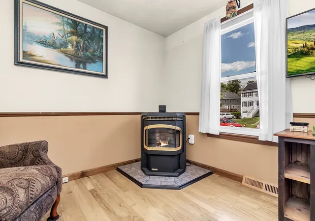 image of 8 Portsmouth Rd, Amesbury, MA 01913 | MLS# 73519442