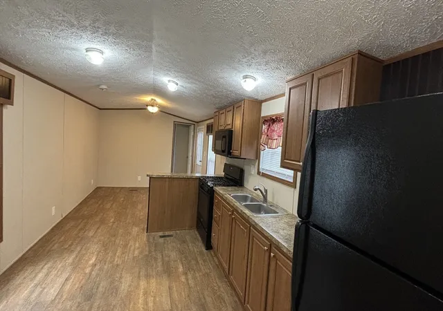 2nd image of 557 Southwest Cutoff #14, Worcester, MA 01607 | MLS# 73564099
