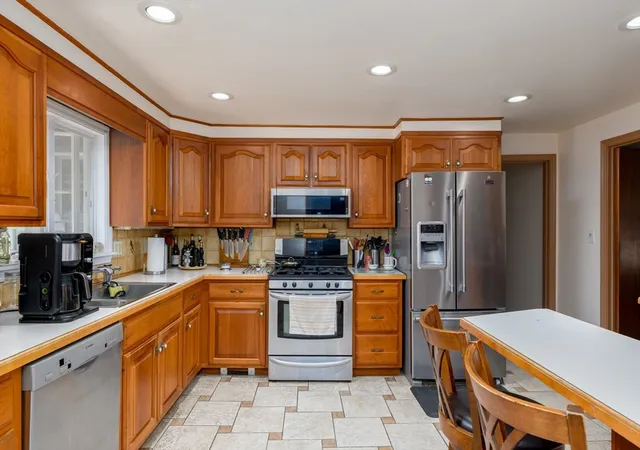 3rd image of 142 Jamieson Road, Holden, MA 01520 | MLS# 73538787