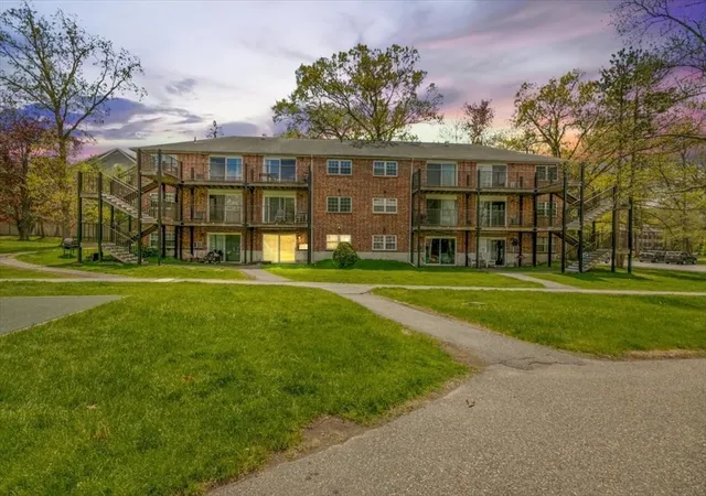3rd image of 39 Farrwood Ave #1, North Andover, MA 01845 | MLS# 73518737
